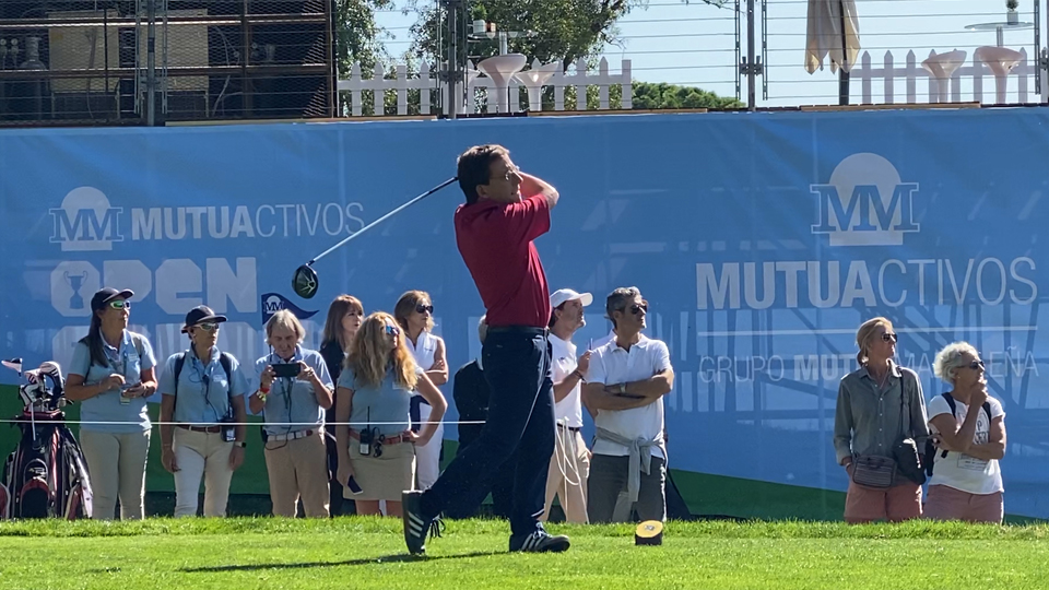 Martínez Almeida disfruta del golf en el Open