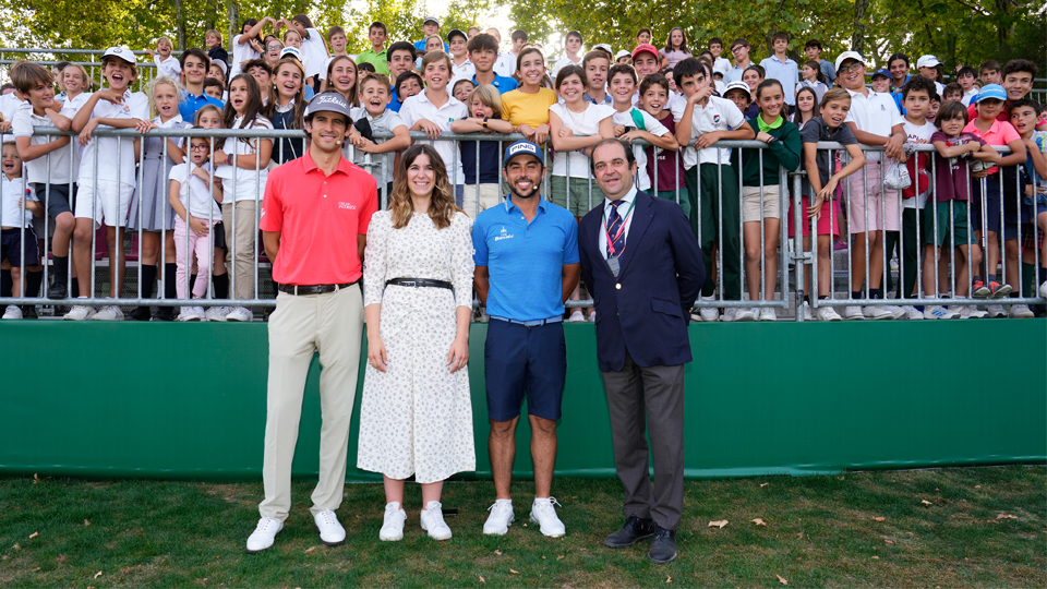 Sebas García y Pedro Oriol se ganan a los jóvenes en un clínic multitudinario