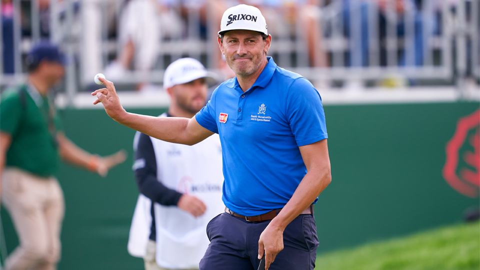 “Cuchillo entre los dientes” para la Armada en un domingo para soñar